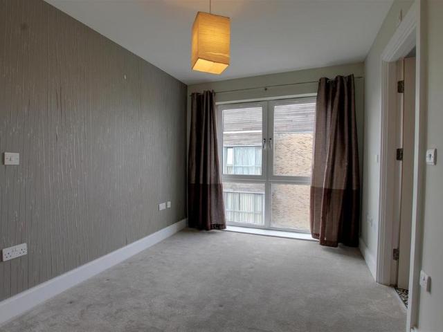 2 bedroom penthouse to rent