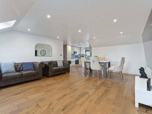 2 bedroom penthouse to rent
