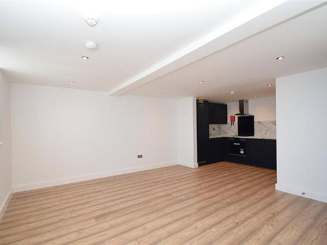 2 bedroom penthouse to rent