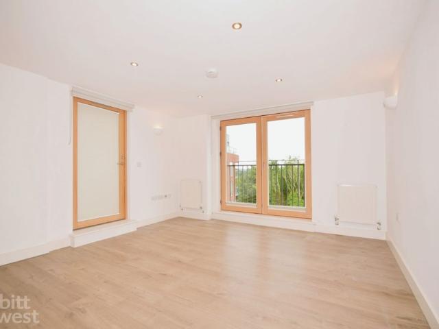 2 bedroom penthouse to rent