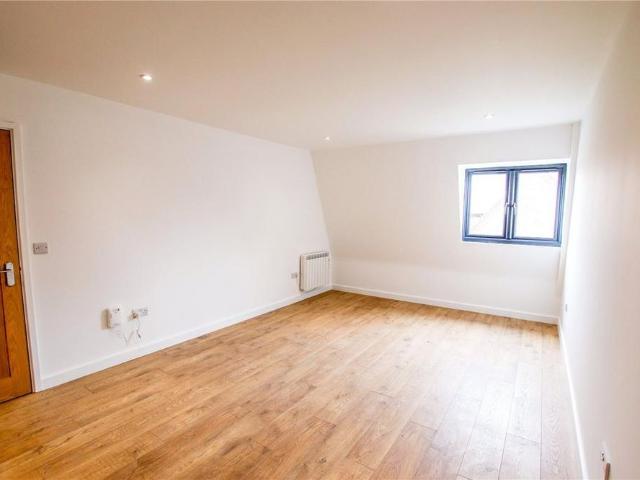 2 bedroom penthouse to rent