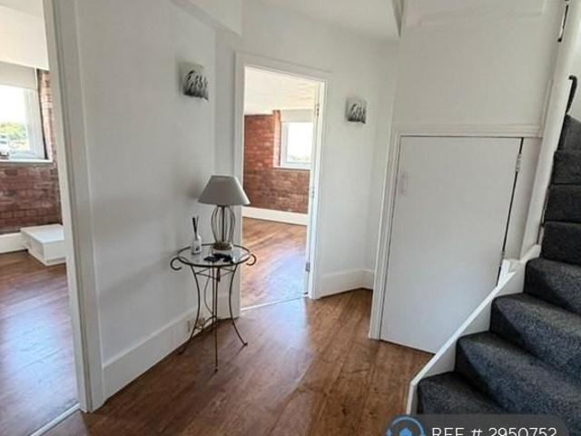 2 bedroom penthouse to rent