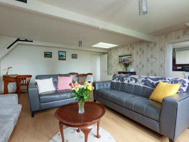 2 bedroom penthouse to rent
