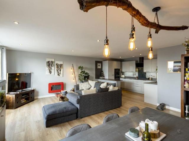 2 bedroom penthouse to rent