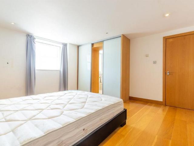 2 bedroom penthouse to rent