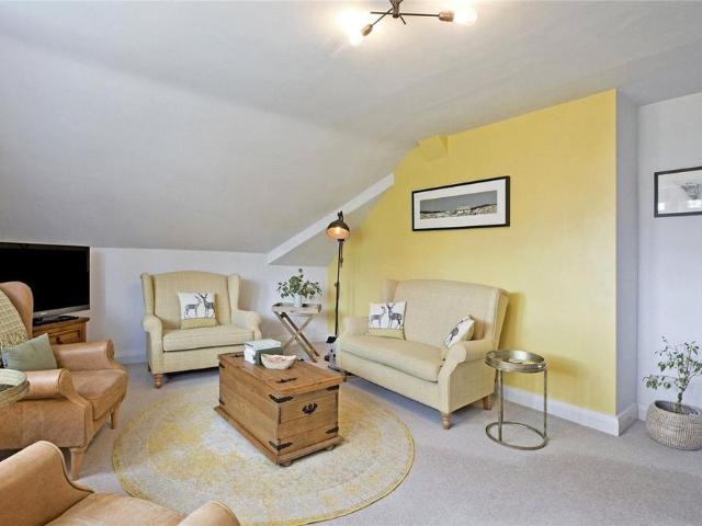 2 bedroom penthouse to rent