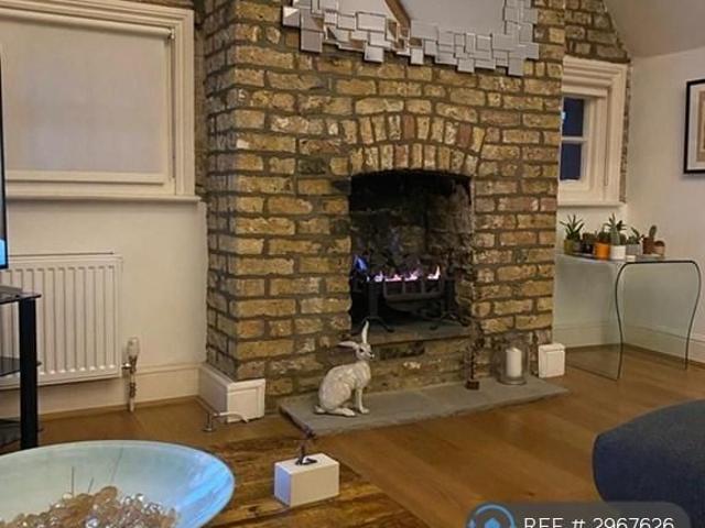 2 bedroom penthouse to rent