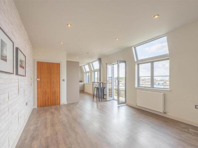 2 bedroom penthouse to rent