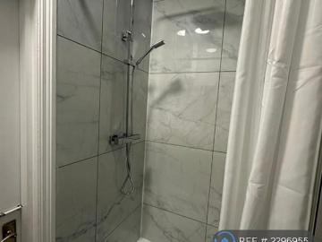 2 bedroom penthouse to rent