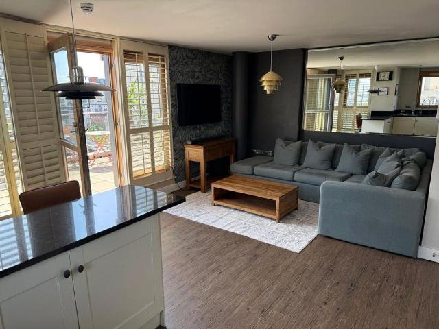 2 bedroom penthouse to rent