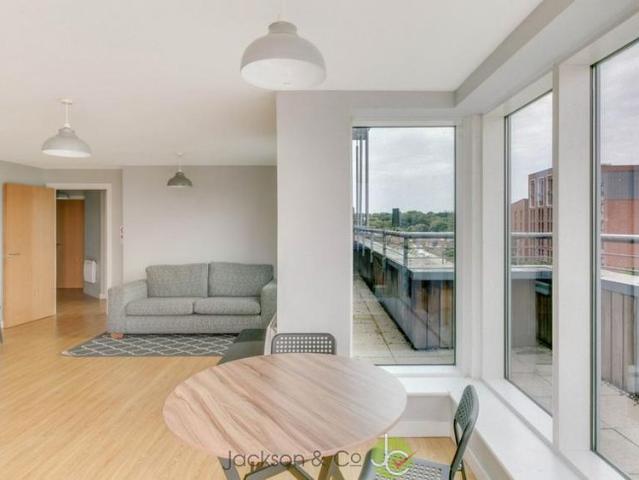 2 bedroom penthouse to rent