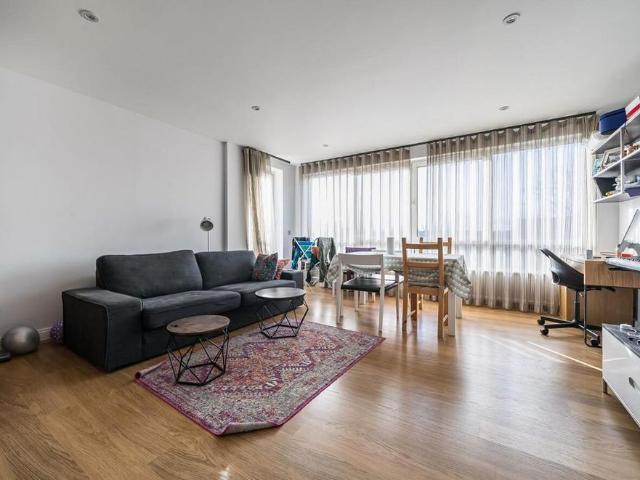 2 bedroom penthouse to rent