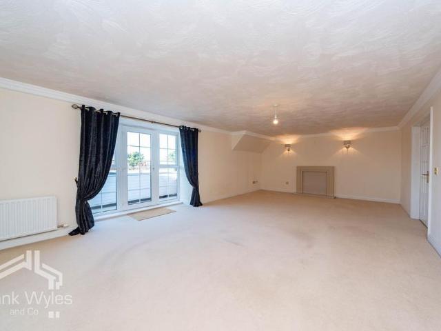 2 bedroom penthouse to rent
