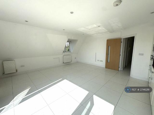 2 bedroom penthouse to rent