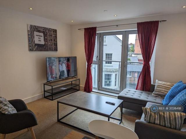 2 bedroom penthouse to rent