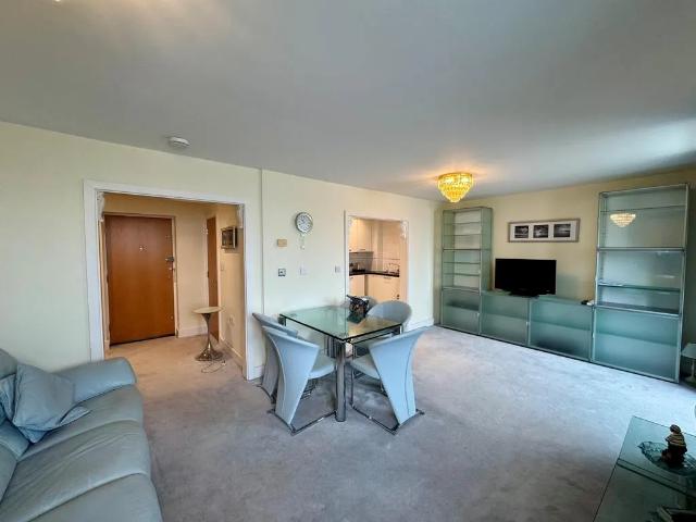 2 bedroom penthouse to rent