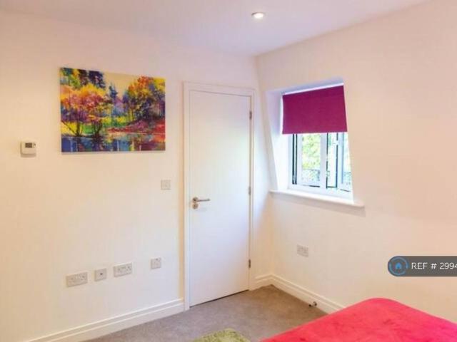 2 bedroom penthouse to rent