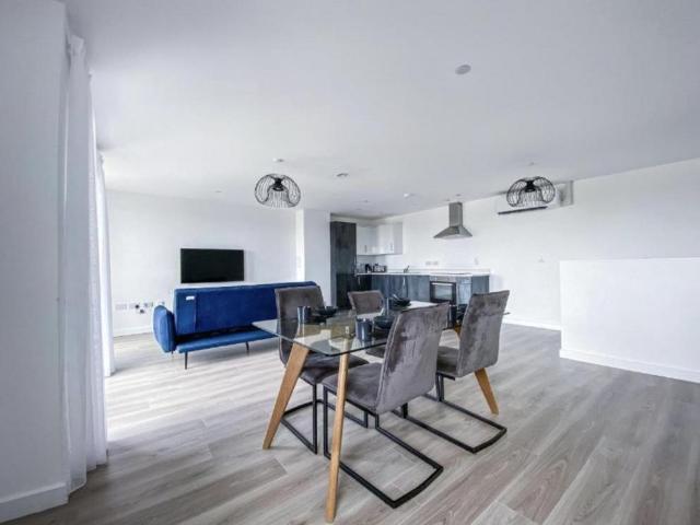 2 bedroom penthouse to rent