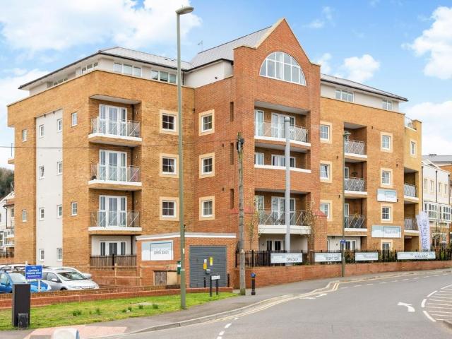 2 bedroom penthouse to rent