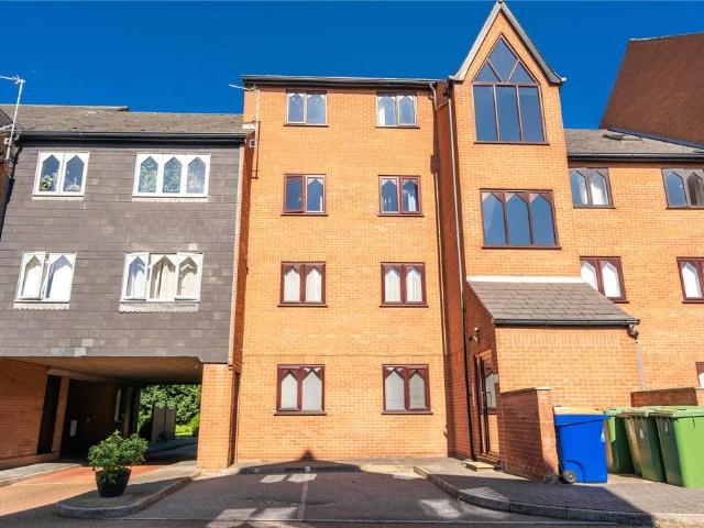 2 bedroom penthouse to rent