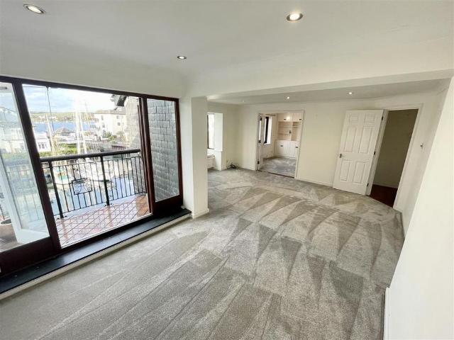 2 bedroom penthouse to rent