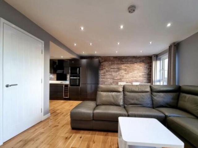 2 bedroom penthouse to rent