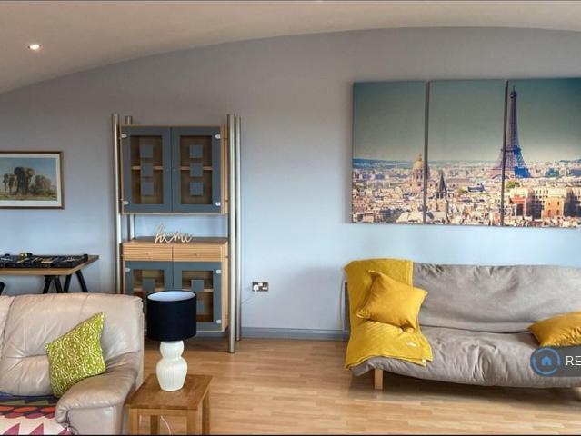 2 bedroom penthouse to rent