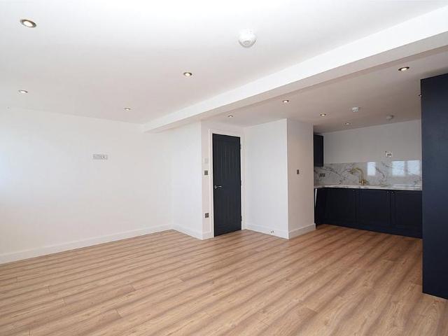 2 bedroom penthouse to rent