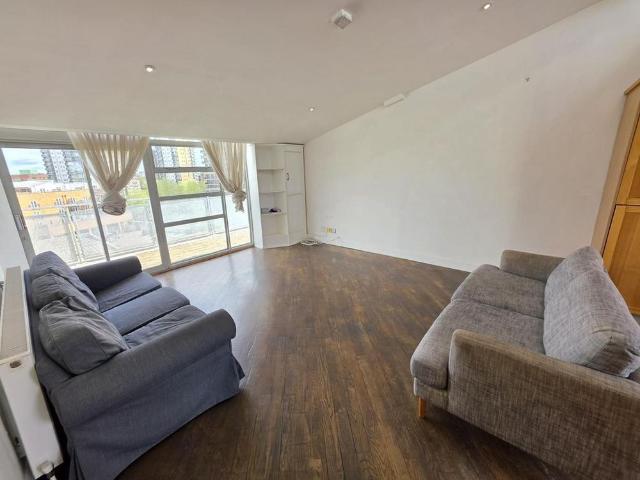 2 bedroom penthouse to rent