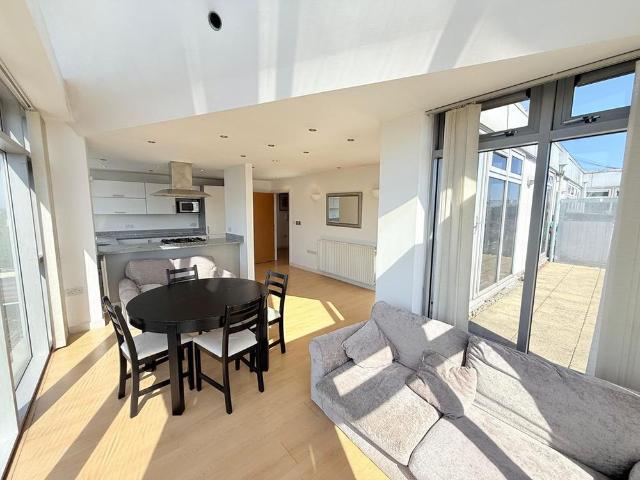 2 bedroom penthouse to rent
