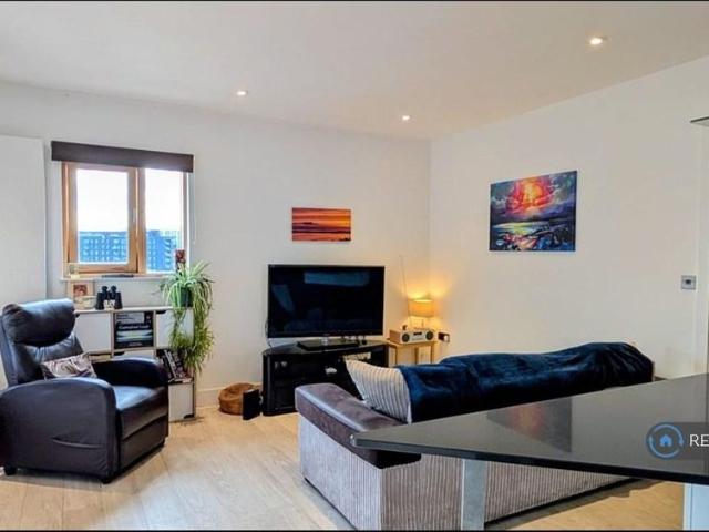 2 bedroom penthouse to rent