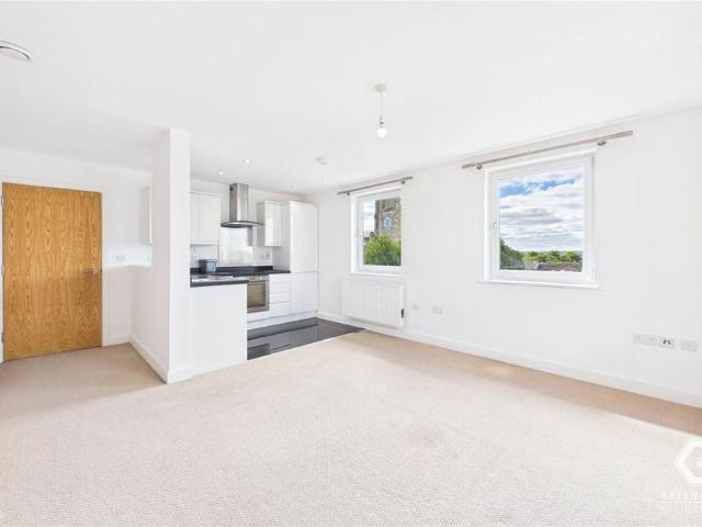 2 bedroom penthouse to rent