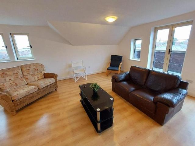 2 bedroom penthouse to rent