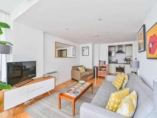 2 bedroom penthouse to rent