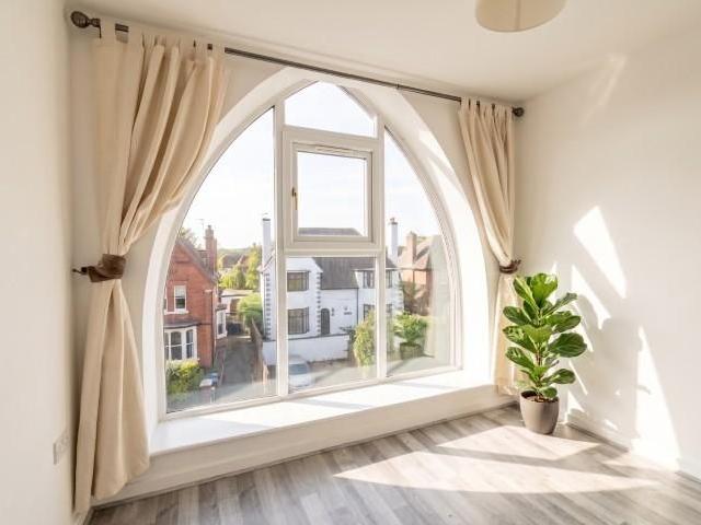 2 bedroom penthouse to rent