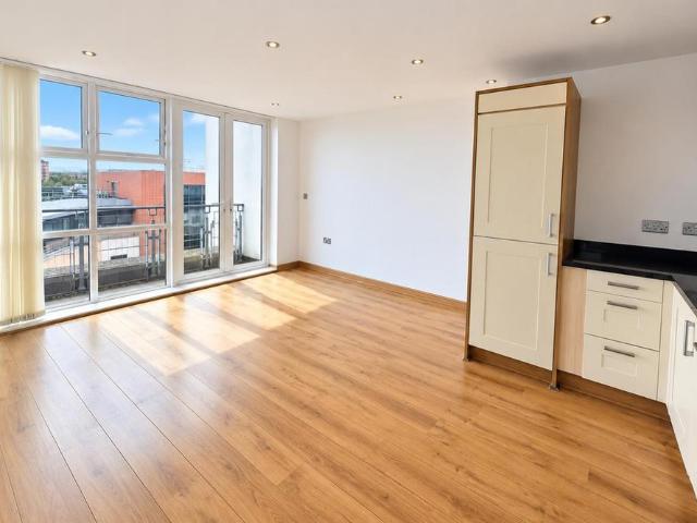 2 bedroom penthouse to rent