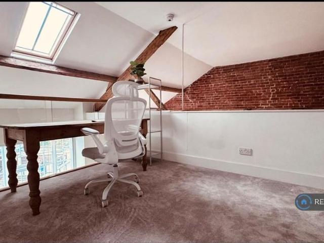 2 bedroom penthouse to rent
