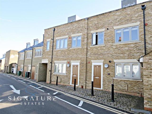 2 bedroom penthouse to rent