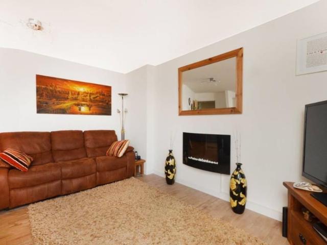 2 bedroom penthouse to rent