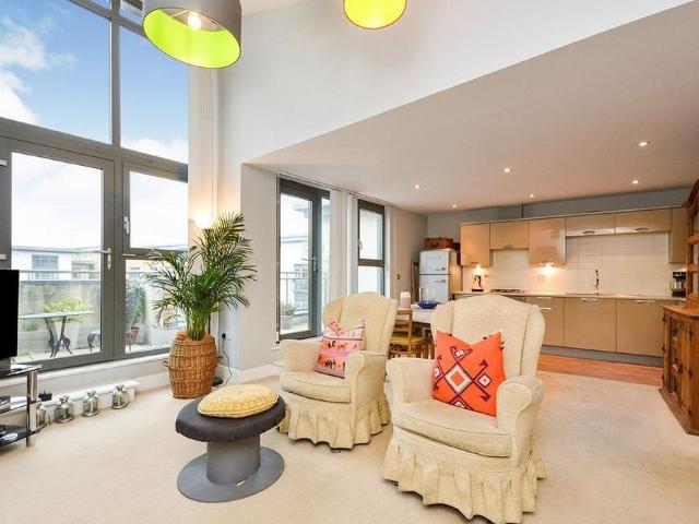 2 bedroom penthouse to rent