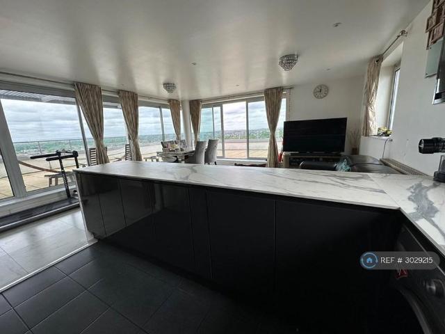 2 bedroom penthouse to rent