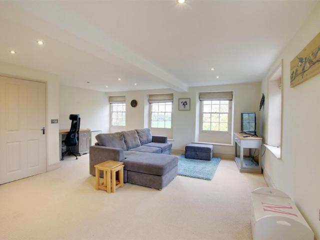 2 bedroom penthouse to rent