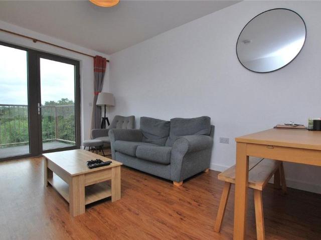 2 bedroom penthouse to rent