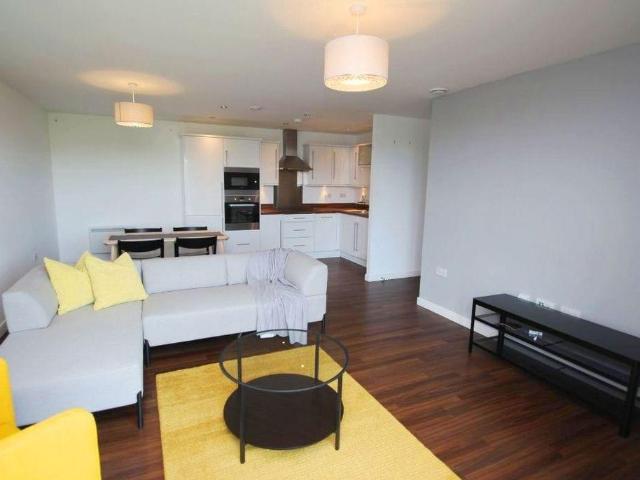 2 bedroom penthouse to rent