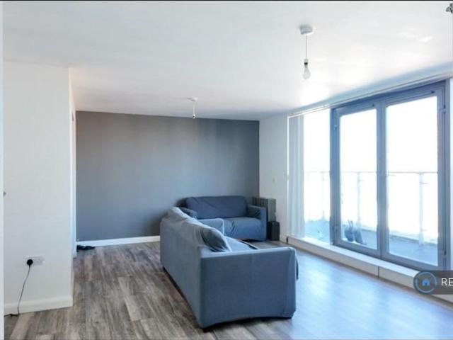 2 bedroom penthouse to rent