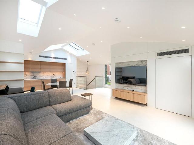 2 bedroom penthouse to rent