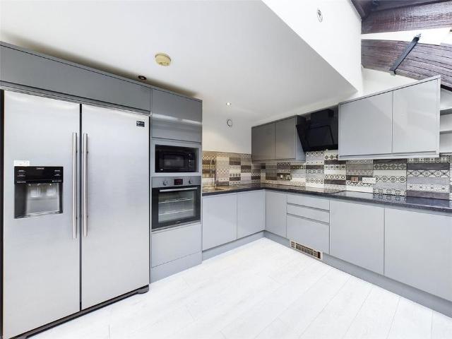 2 bedroom penthouse to rent