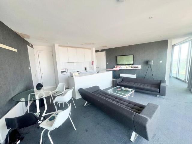 2 bedroom penthouse to rent