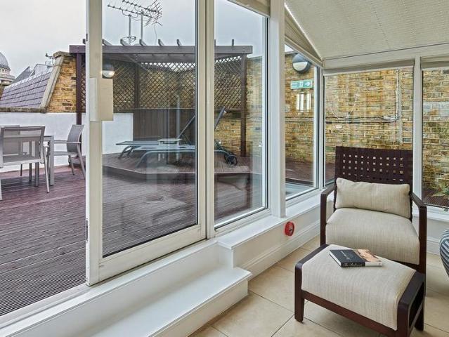 2 bedroom penthouse to rent