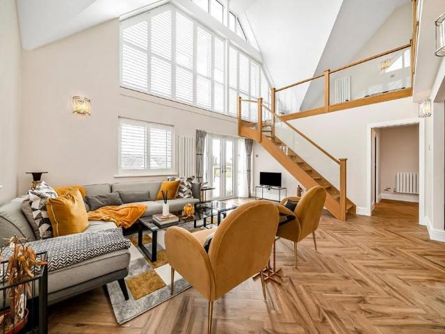 2 bedroom penthouse to rent